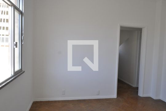 Sala de casa para alugar com 5 quartos, 250m² em Jacaré, Rio de Janeiro