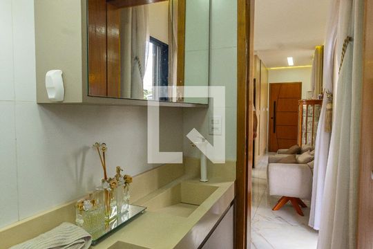 Banheiro  de apartamento à venda com 2 quartos, 45m² em Jardim Textil, São Paulo