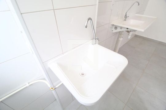 Cozinha e Área de Serviço de apartamento para alugar com 2 quartos, 47m² em Shopping Park, Uberlândia