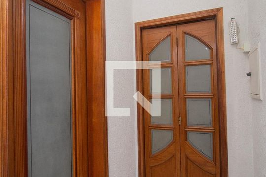 Corredor de casa à venda com 3 quartos, 251m² em Chácara Inglesa, São Paulo