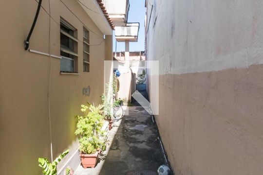 Área comum de acesso de casa para alugar com 1 quarto, 50m² em Vicente de Carvalho, Rio de Janeiro