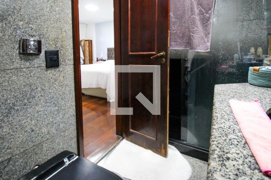 Suíte 1 - Banheiro de apartamento à venda com 4 quartos, 173m² em Barra da Tijuca, Rio de Janeiro