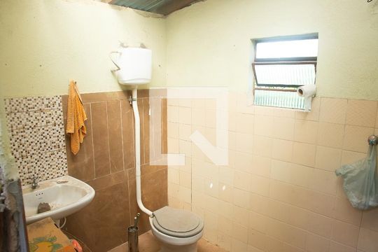 Banheiro do quiosque de casa à venda com 3 quartos, 70m² em São Luís, Canoas