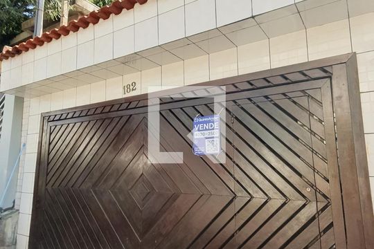 Fachada de casa à venda com 3 quartos, 150m² em Vila Euro, São Bernardo do Campo