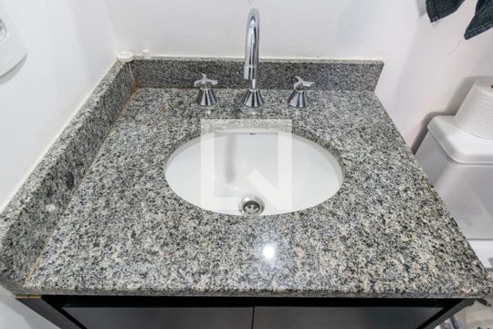 Banheiro de apartamento para alugar com 1 quarto, 29m² em Jardim Prudência, São Paulo