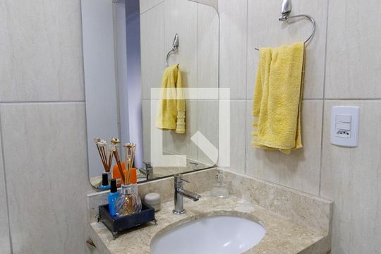 Banheiro de apartamento à venda com 2 quartos, 70m² em Bonfim, Campinas