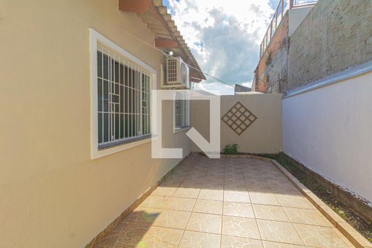Quintal de casa à venda com 3 quartos, 100m² em Mato Grande, Canoas