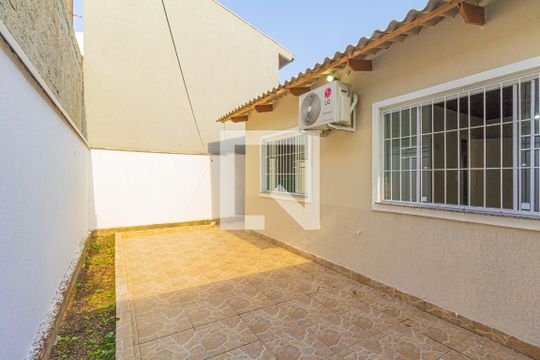 Quintal de casa à venda com 3 quartos, 100m² em Mato Grande, Canoas