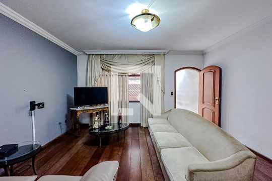 Sala de casa para alugar com 3 quartos, 180m² em Vila Bertioga, São Paulo