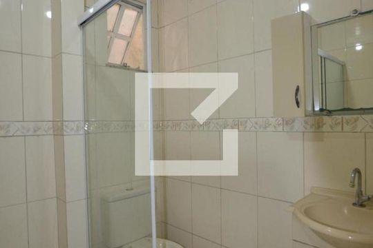 Banheiro de apartamento para alugar com 2 quartos, 70m² em Vila Valqueire, Rio de Janeiro