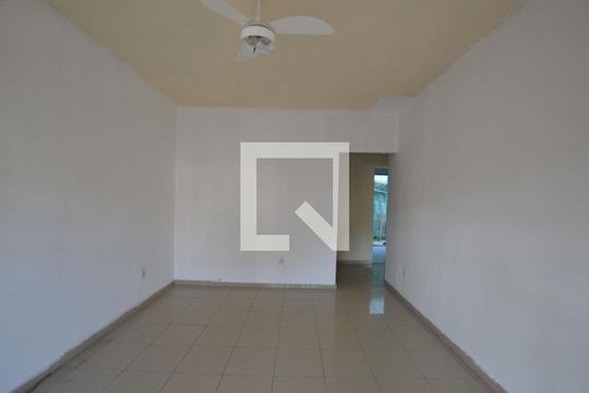 Sala de apartamento para alugar com 2 quartos, 70m² em Vila Valqueire, Rio de Janeiro