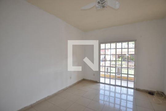 Sala de apartamento para alugar com 2 quartos, 70m² em Vila Valqueire, Rio de Janeiro