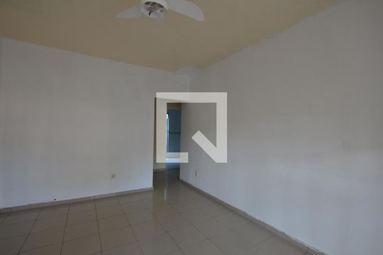Sala de apartamento para alugar com 2 quartos, 70m² em Vila Valqueire, Rio de Janeiro