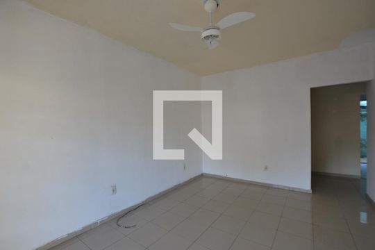Sala de apartamento para alugar com 2 quartos, 70m² em Vila Valqueire, Rio de Janeiro