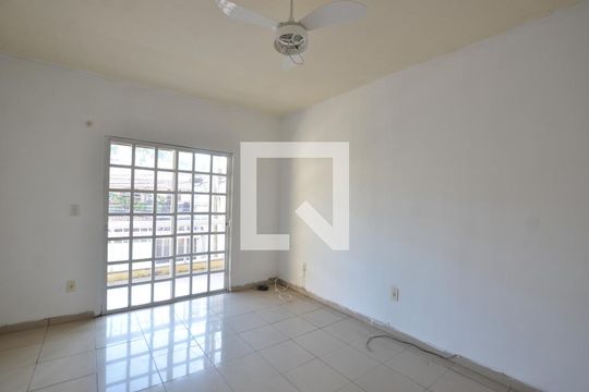 Sala de apartamento para alugar com 2 quartos, 70m² em Vila Valqueire, Rio de Janeiro