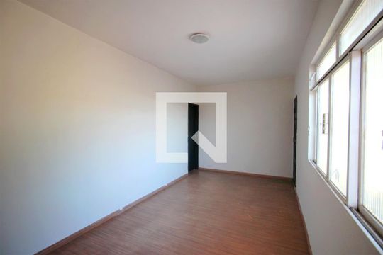 Sala de casa à venda com 3 quartos, 200m² em Concórdia, Belo Horizonte