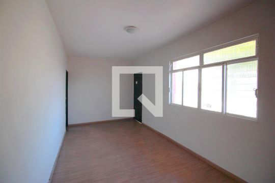 Sala de casa à venda com 3 quartos, 200m² em Concórdia, Belo Horizonte