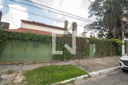 Fachada  de casa para alugar com 3 quartos, 320m² em Vila Pedra Branca, São Paulo