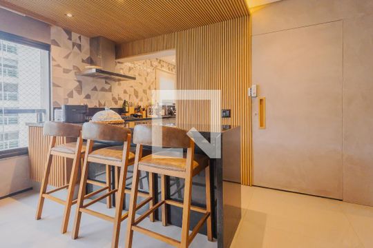 Cozinha de apartamento à venda com 3 quartos, 104m² em Pinheiros, São Paulo