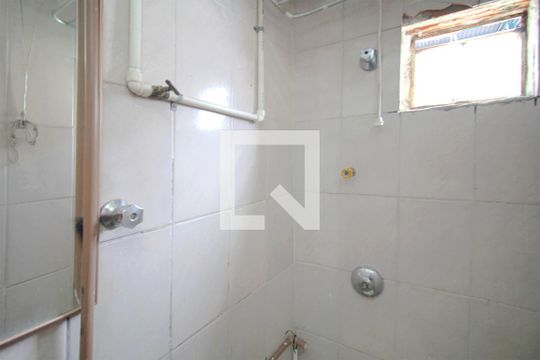 Banheiro de kitnet/studio para alugar com 1 quarto, 30m² em Floresta, Belo Horizonte