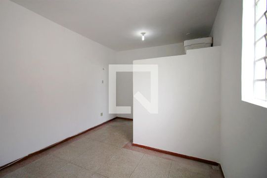 Sala de kitnet/studio para alugar com 1 quarto, 30m² em Floresta, Belo Horizonte