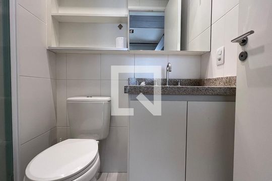 Banheiro da Suíte de kitnet/studio à venda com 1 quarto, 35m² em Pinheiros, São Paulo