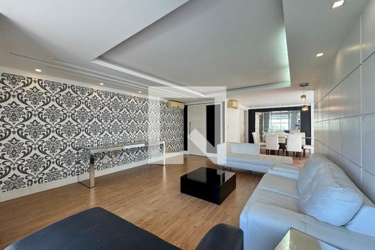 Sala de casa de condomínio para alugar com 6 quartos, 550m² em Barra da Tijuca, Rio de Janeiro
