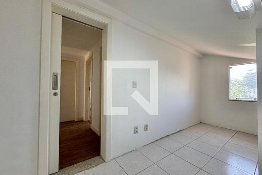 Quarto de casa de condomínio para alugar com 6 quartos, 550m² em Barra da Tijuca, Rio de Janeiro