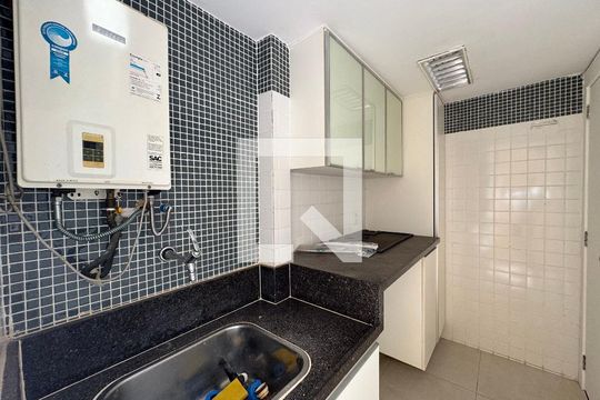 Área de Serviço de casa de condomínio para alugar com 6 quartos, 550m² em Barra da Tijuca, Rio de Janeiro