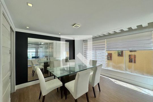Sala de casa de condomínio para alugar com 6 quartos, 550m² em Barra da Tijuca, Rio de Janeiro