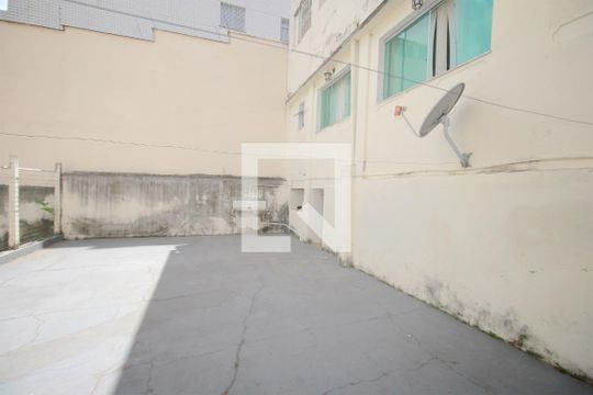 Quintal de casa à venda com 8 quartos, 357m² em Nova Floresta, Belo Horizonte
