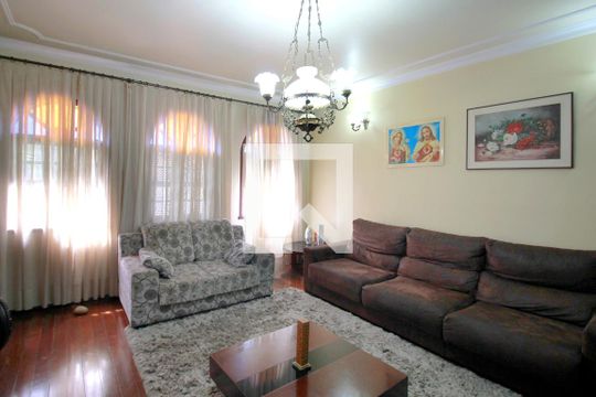 Casa à venda com 8 quartos, 357m² em Nova Floresta, Belo Horizonte