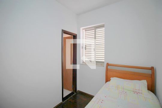 Quarto de Serviço de casa à venda com 8 quartos, 357m² em Nova Floresta, Belo Horizonte