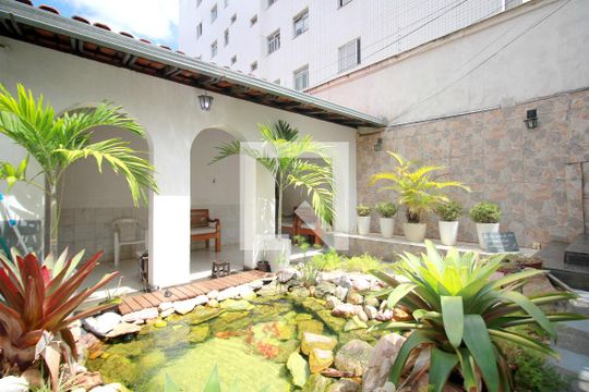 Varanda de casa à venda com 8 quartos, 357m² em Nova Floresta, Belo Horizonte