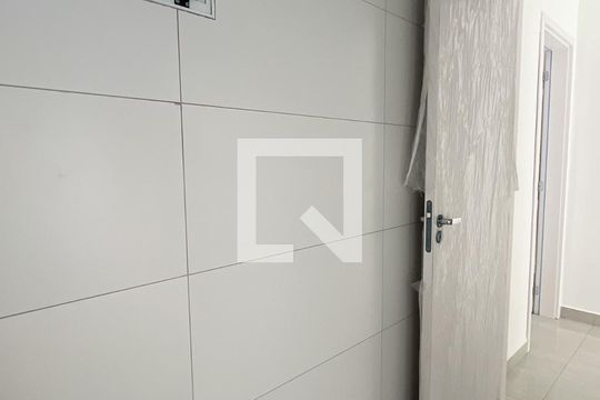 Banheiro de apartamento para alugar com 2 quartos, 39m² em Vila Mangalot, São Paulo
