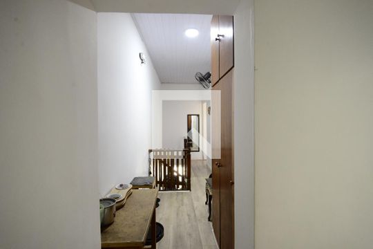 Corredor de casa à venda com 4 quartos, 180m² em Vila Mariana, São Paulo