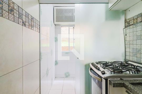 Cozinha e Área de Serviço de apartamento para alugar com 2 quartos, 55m² em Jardim Irapua, Taboão da Serra