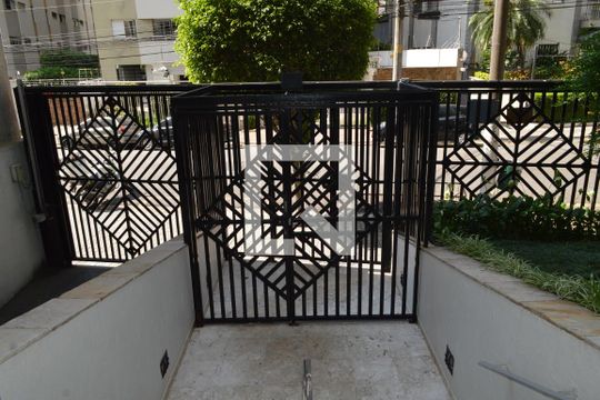 Entrada de apartamento à venda com 2 quartos, 70m² em Vila Mariana, São Paulo