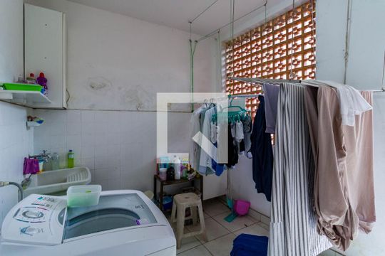 Área de Serviço de casa para alugar com 5 quartos, 430m² em Jardim Vitoria Regia (zona Oeste), São Paulo