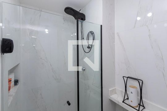 Banheiro de apartamento à venda com 1 quarto, 28m² em Jardim Caravelas, São Paulo