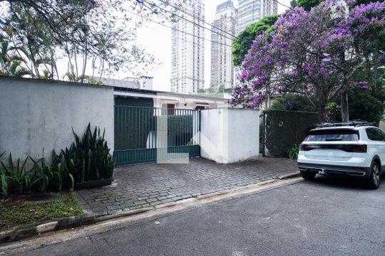 Fachada de casa de condomínio à venda com 6 quartos, 958m² em Cidade Jardim, São Paulo