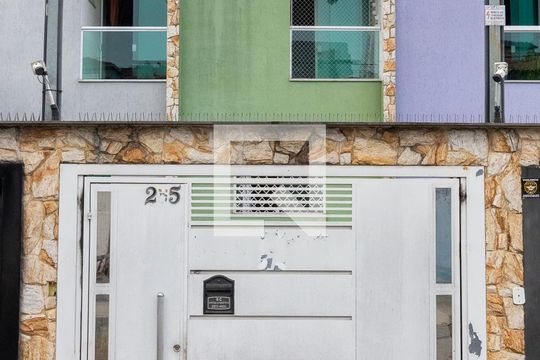 Fachada de casa à venda com 3 quartos, 165m² em Jardim Eliane, São Paulo