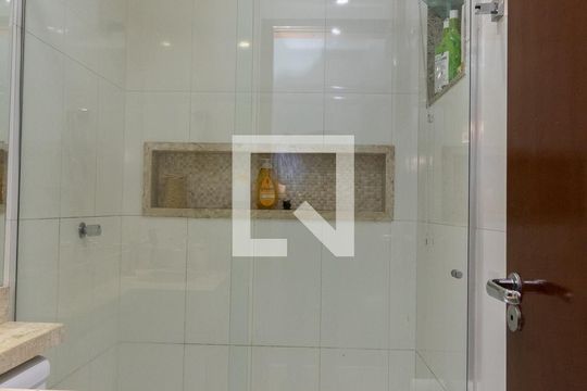 Banheiro de casa à venda com 3 quartos, 165m² em Jardim Eliane, São Paulo