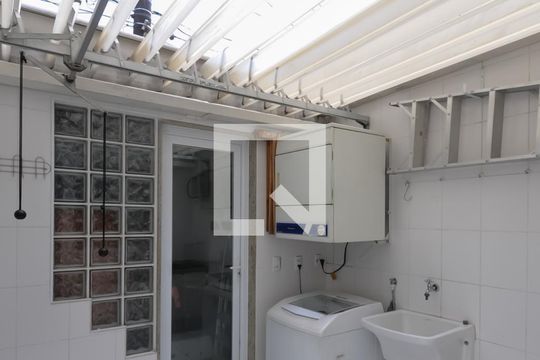 Área de Serviço de casa de condomínio à venda com 3 quartos, 115m² em Jardim Lauro Gomes, São Bernardo do Campo