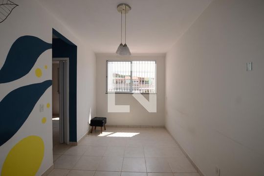 Sala de apartamento para alugar com 2 quartos, 48m² em Campo Grande, Rio de Janeiro