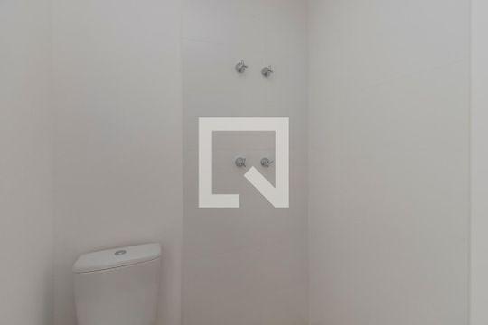 Banheiro de kitnet/studio para alugar com 1 quarto, 22m² em Santo Amaro, São Paulo