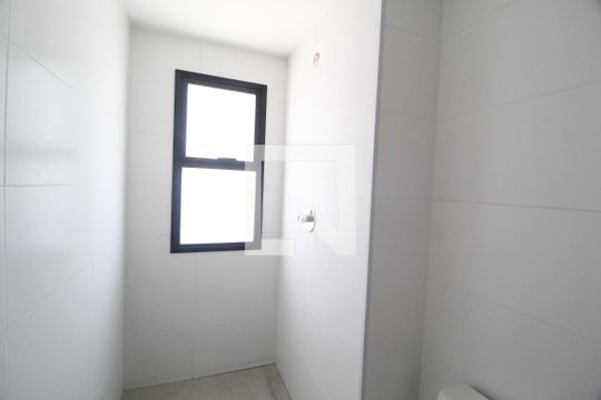 Banheiro do Quarto 3 de apartamento para alugar com 3 quartos, 106m² em Shopping Park, Uberlândia