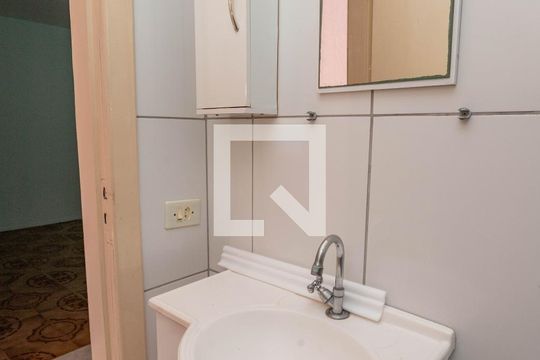 Banheiro de casa para alugar com 2 quartos, 80m² em Taboão, Diadema