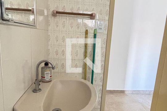 Banheiro de apartamento à venda com 2 quartos, 70m² em Vila Santa Teresa, Santo André