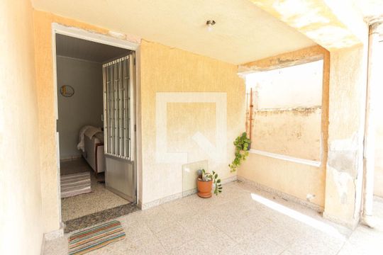 Garagem  de casa à venda com 4 quartos, 166m² em Jardim Alto Pedroso, São Paulo